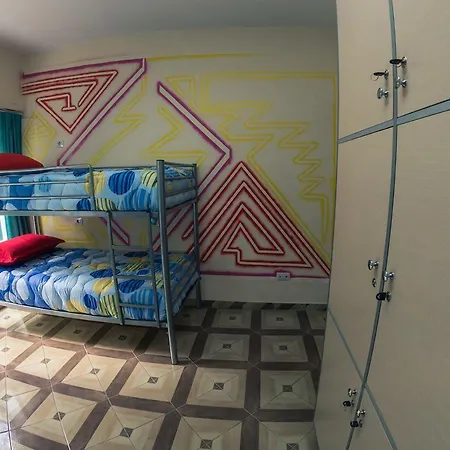 Sombra Hostel Τίρανα