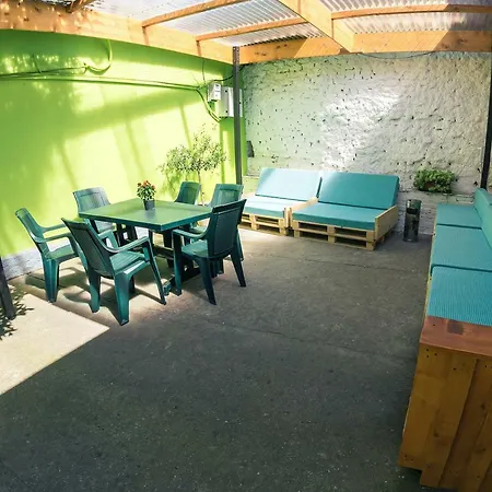 Sombra Hostel *